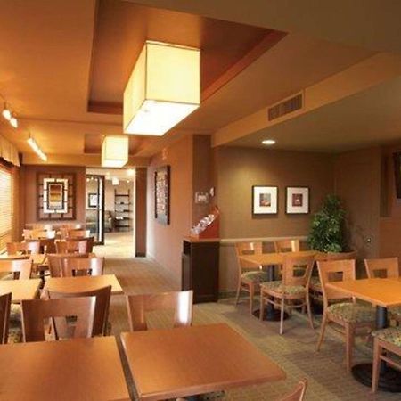 Quality Inn & Suites Pe Trudeau Airport Dorval Bagian luar foto