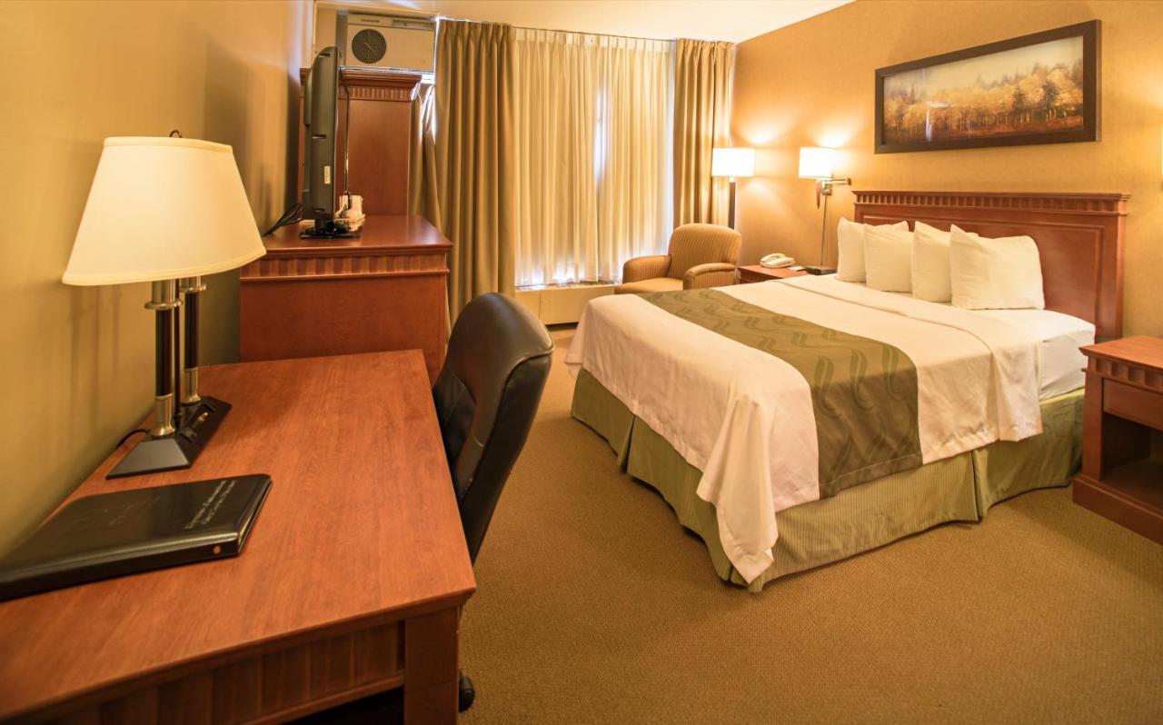 Quality Inn & Suites Pe Trudeau Airport Dorval Bagian luar foto