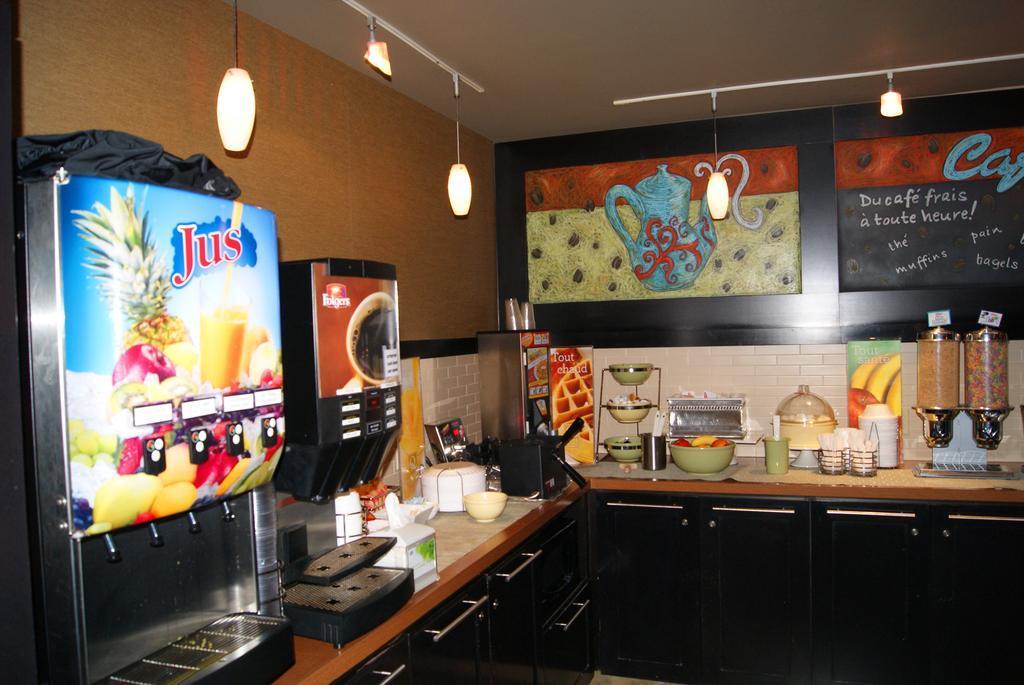 Quality Inn & Suites Pe Trudeau Airport Dorval Bagian luar foto