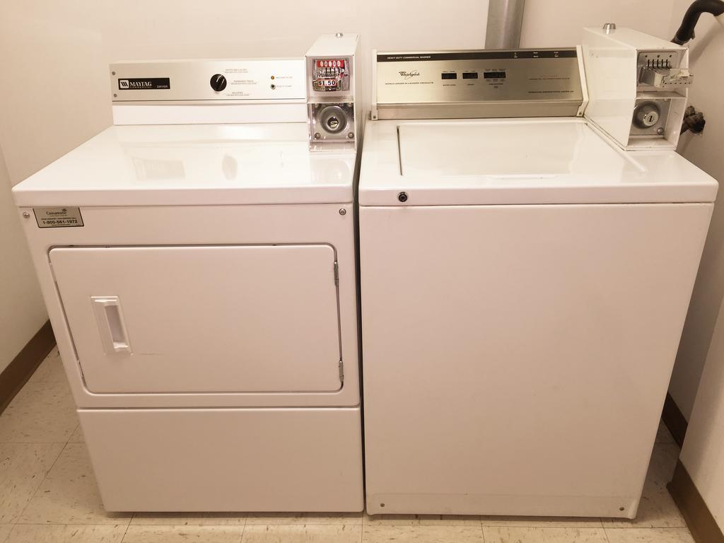 Quality Inn & Suites Pe Trudeau Airport Dorval Bagian luar foto