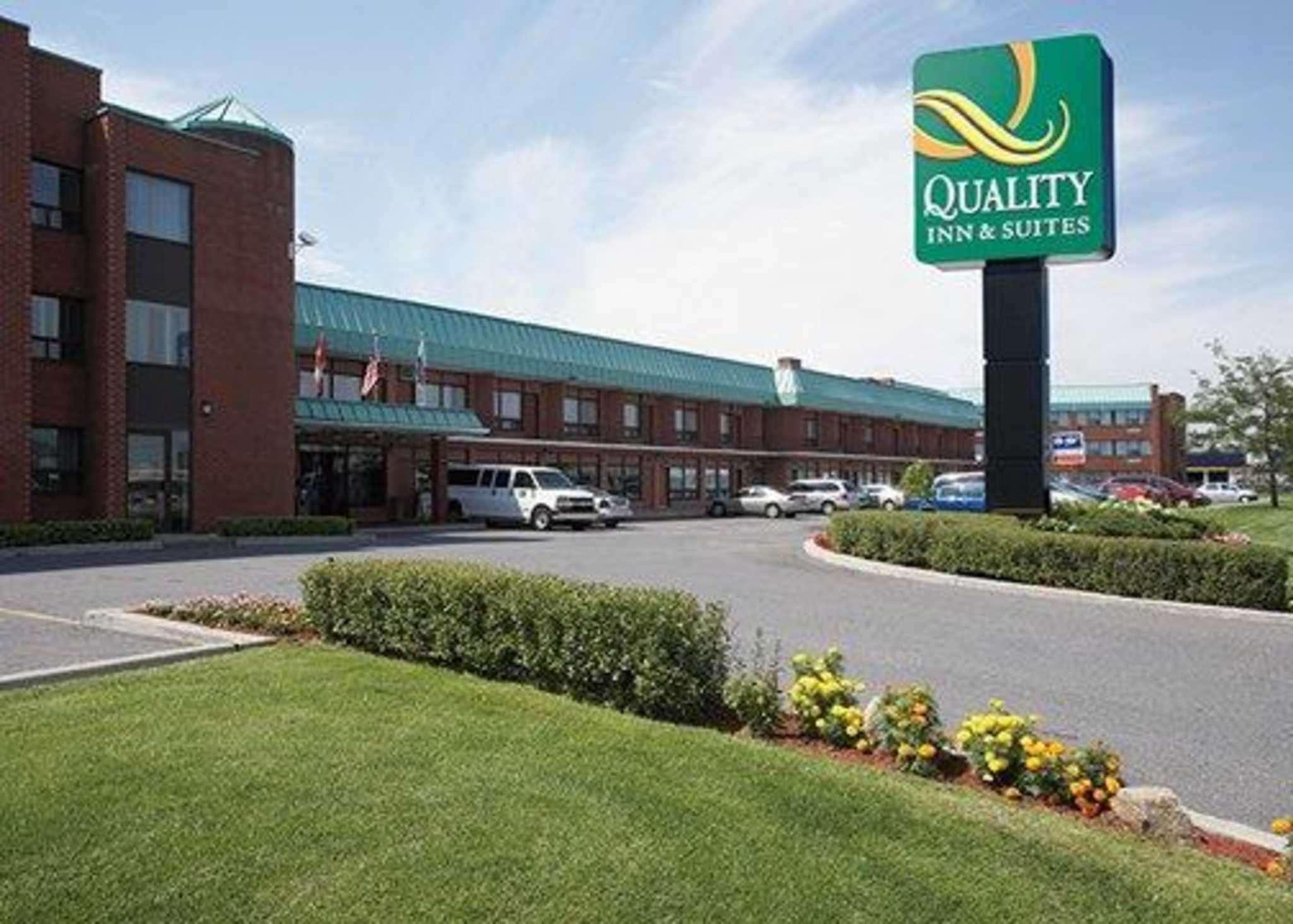 Quality Inn & Suites Pe Trudeau Airport Dorval Bagian luar foto
