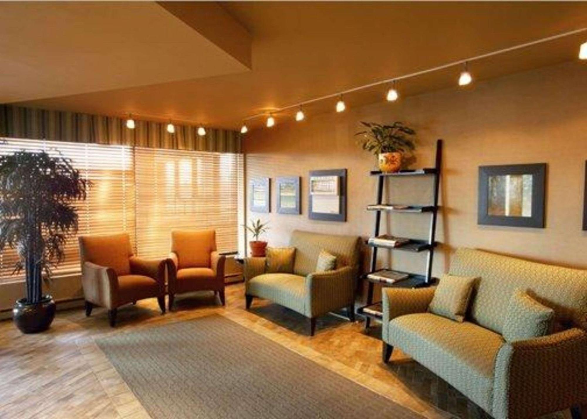Quality Inn & Suites Pe Trudeau Airport Dorval Bagian luar foto