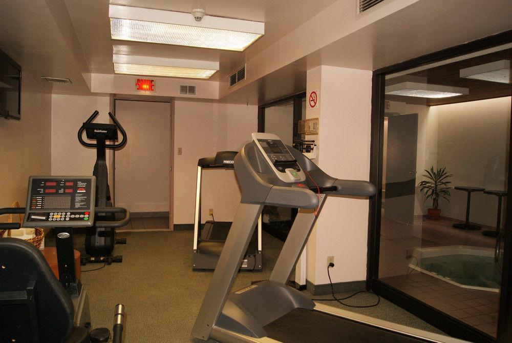Quality Inn & Suites Pe Trudeau Airport Dorval Bagian luar foto