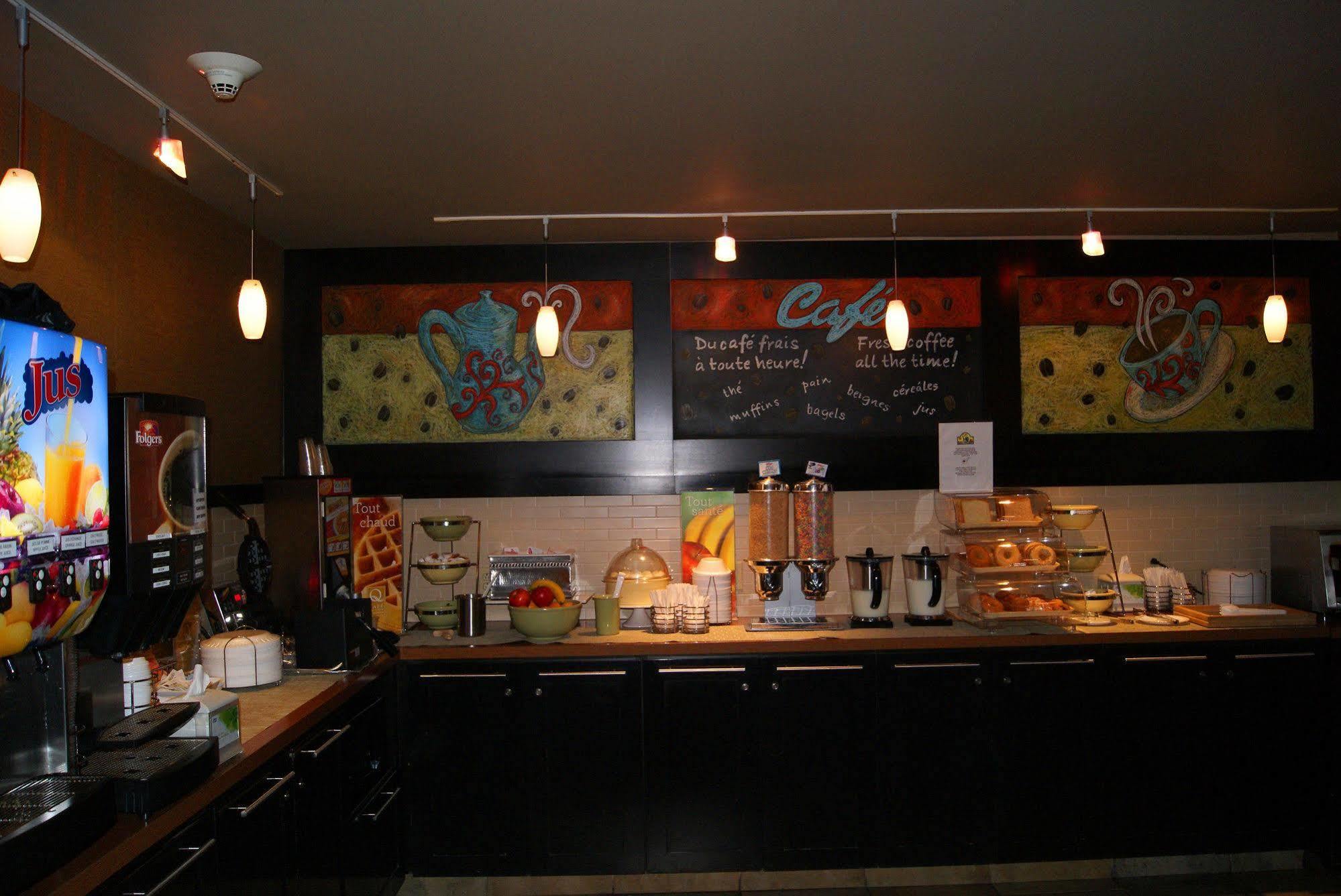 Quality Inn & Suites Pe Trudeau Airport Dorval Bagian luar foto